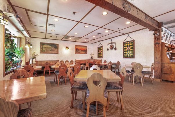 Dining room, Interior, Recessed Lighting