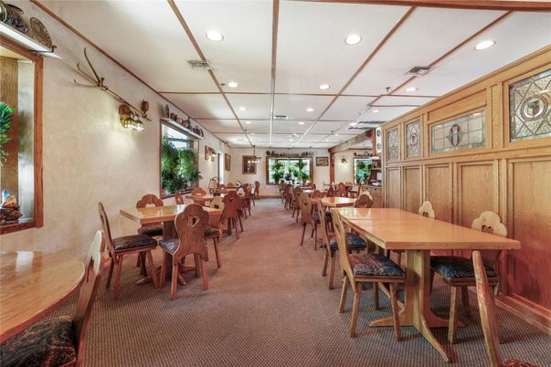 Dining room, Interior, Recessed Lighting