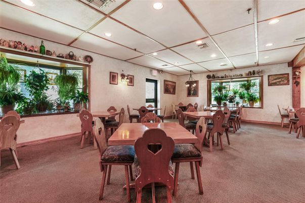 Dining room, Interior, Recessed Lighting