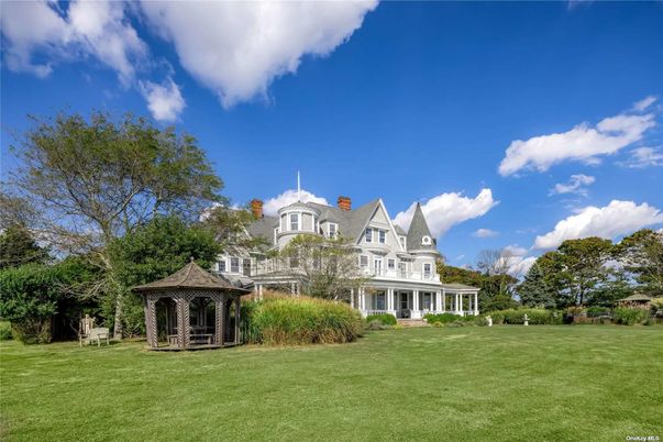 Backyard, Exterior, Facade, Queen Anne Victorian