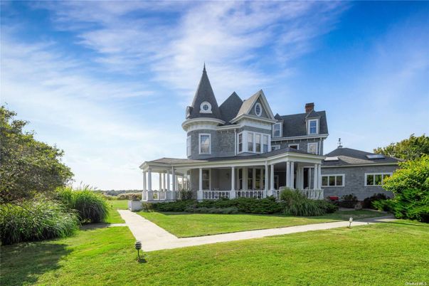 Backyard, Exterior, Facade, Queen Anne Victorian