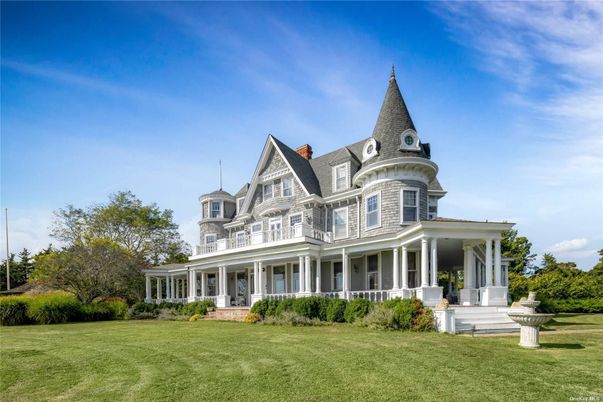 Exterior, Facade, Queen Anne Victorian