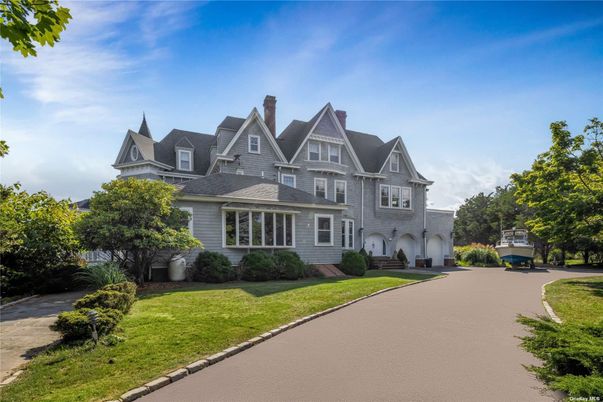Exterior, Facade, Queen Anne Victorian