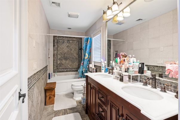 Bathroom, Dual Sink Vanities, Interior