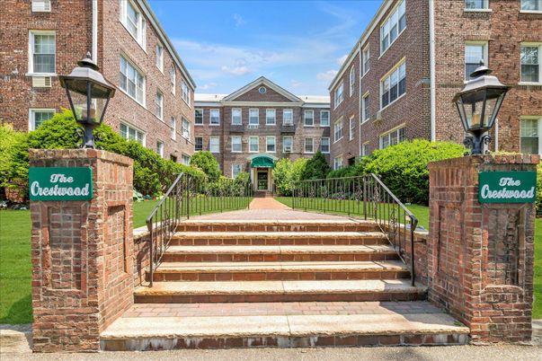 Exterior, Facade, Brick Facade, Rowhouse