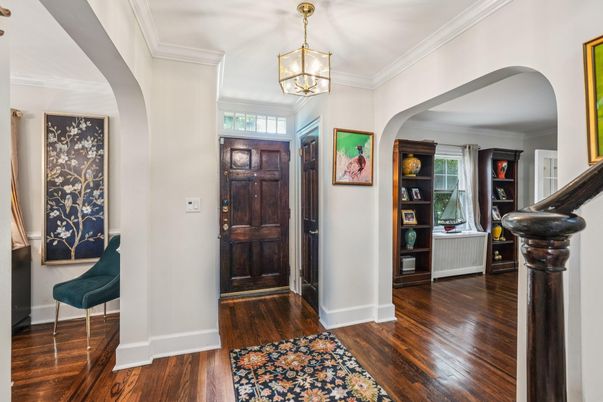 Interior, Pendant Lights, Wood Texture Flooring