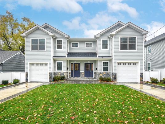 Attached, Exterior, Facade, Farmhouse