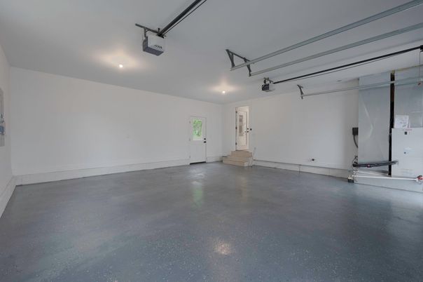 Garage, Interior