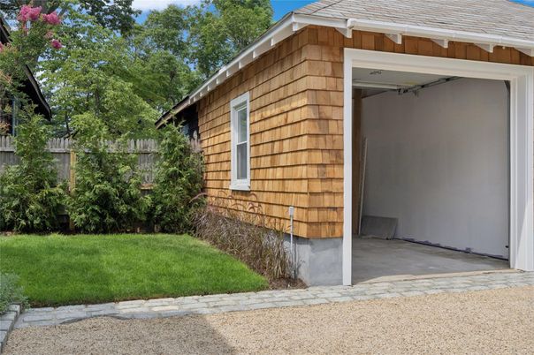 Detached Garage, Exterior