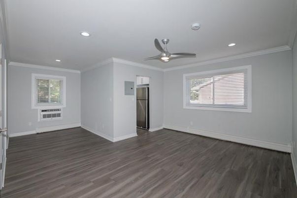 Empty room, Interior, Recessed Lighting, Wood Texture Flooring