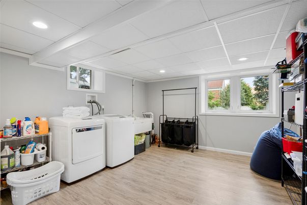 Interior, Recessed Lighting, Washer, Wood Texture Flooring