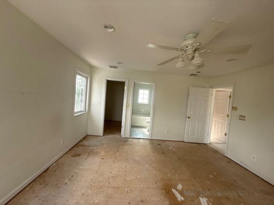 Empty room, Interior