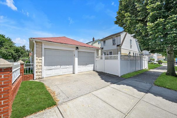 Detached Garage, Exterior