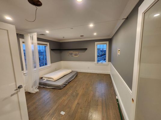 Interior, Recessed Lighting, Wood Texture Flooring