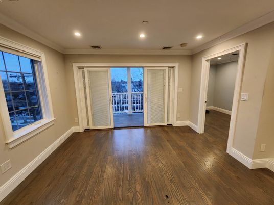 Empty room, Interior, Recessed Lighting, Wood Texture Flooring