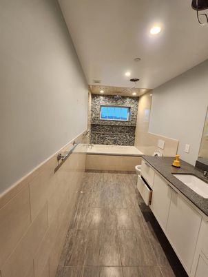 Bathroom, Dual Sink Vanities, Interior, Recessed Lighting