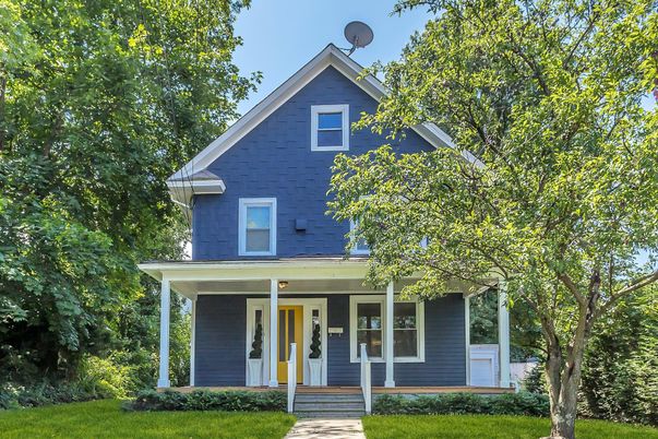 Exterior, Facade, Queen Anne Victorian