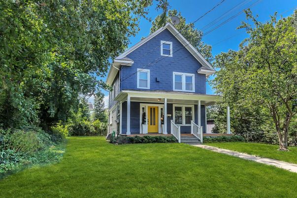 Exterior, Facade, Queen Anne Victorian