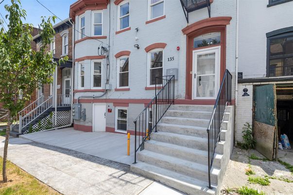 Exterior, Facade, Rowhouse