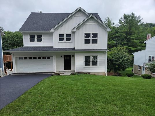 Attached, Exterior, Facade, Farmhouse