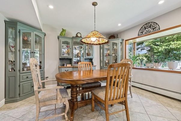 Dining room, Interior, Pendant Lights, Recessed Lighting