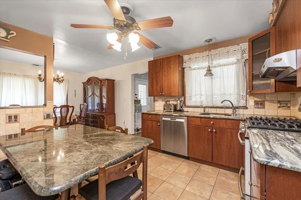 Dining room, Interior, Kitchen, Pendant Lights, Stainless Steel Appliances