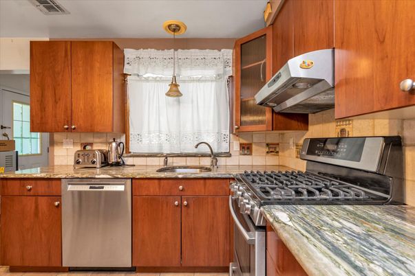 Interior, Kitchen, Pendant Lights, Stainless Steel Appliances