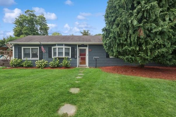 Backyard, Exterior, Facade, Ranch