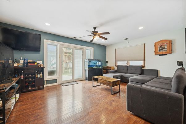 Interior, Living room, Recessed Lighting, Wood Texture Flooring