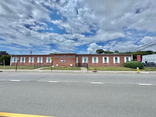 Exterior, Facade, Brick Facade, Ranch