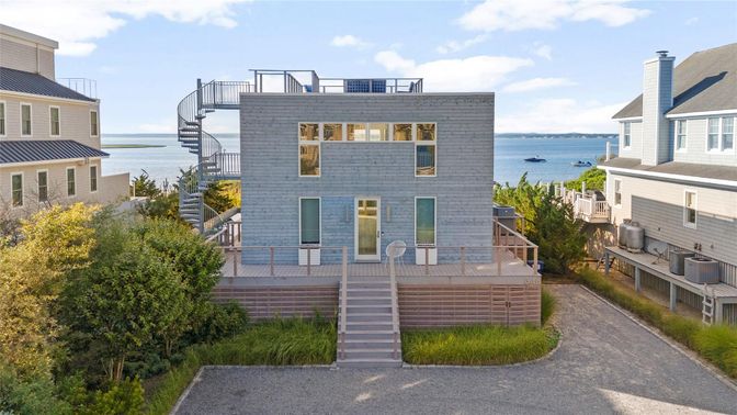Exterior, Facade, Water, Modern
