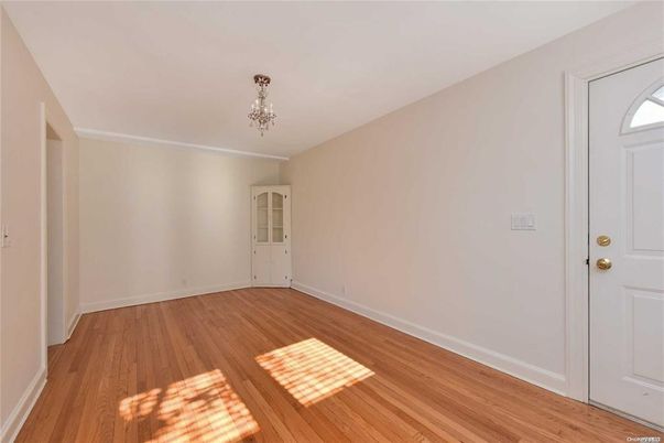 Chandelier, Empty room, Interior, Wood Texture Flooring