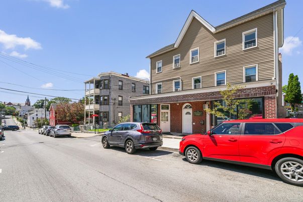 Exterior, Facade, Brick Facade, Rowhouse