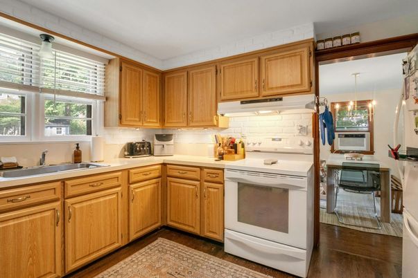 Interior, Kitchen, Pendant Lights, Wood Texture Flooring