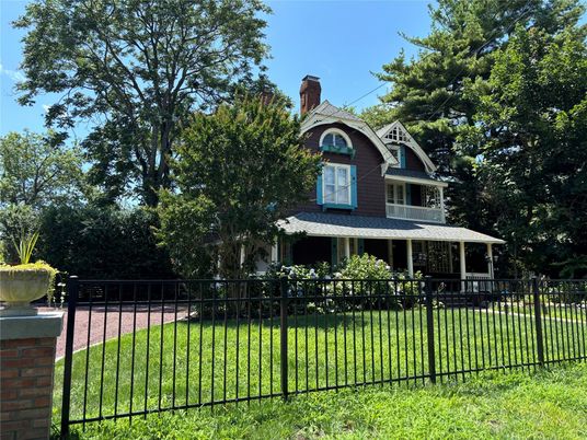 Backyard, Exterior, Facade, Queen Anne Victorian