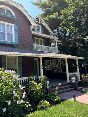Exterior, Facade, Queen Anne Victorian
