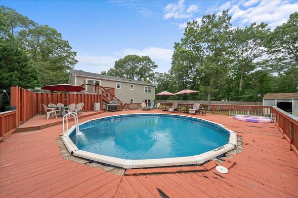 Exterior, Pool