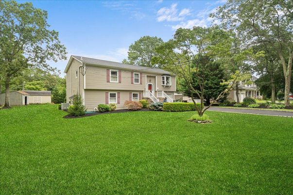 Backyard, Exterior, Facade, Raised Ranch
