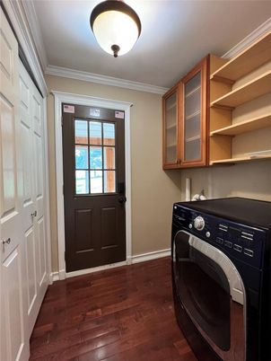 Interior, Washer, Wood Texture Flooring