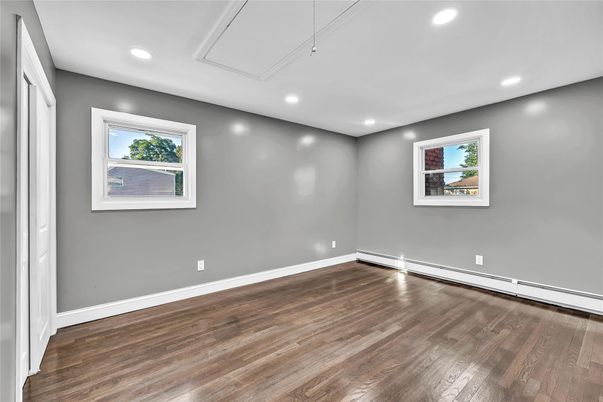Empty room, Interior, Recessed Lighting, Wood Texture Flooring