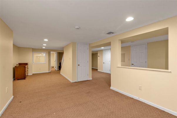 Empty room, Interior, Recessed Lighting