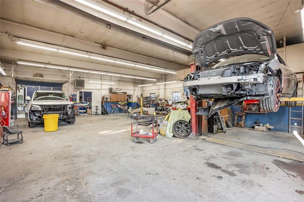 Garage, Interior