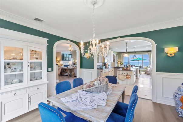 Chandelier, Dining room, Interior, Kitchen, Pendant Lights, Recessed Lighting, Wood Texture Flooring