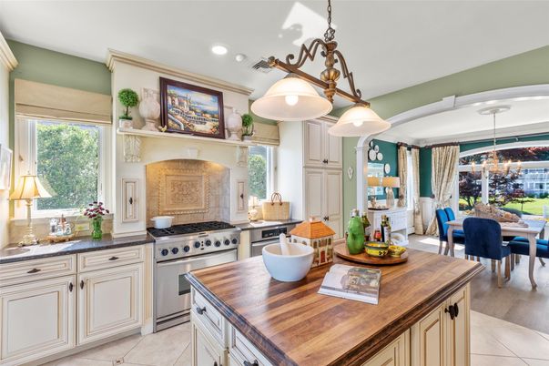 Chandelier, Dining room, Interior, Kitchen, Pendant Lights, Recessed Lighting, Stainless Steel Appliances, Wood Texture Flooring