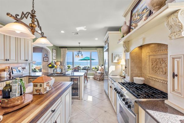Dining room, Interior, Kitchen, Pendant Lights, Recessed Lighting, Water