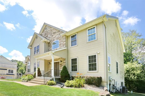Exterior, Facade, Farmhouse