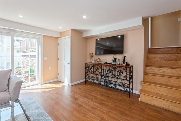 Interior, Recessed Lighting, Wood Texture Flooring