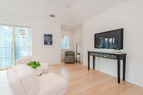 Interior, Recessed Lighting, Wood Texture Flooring