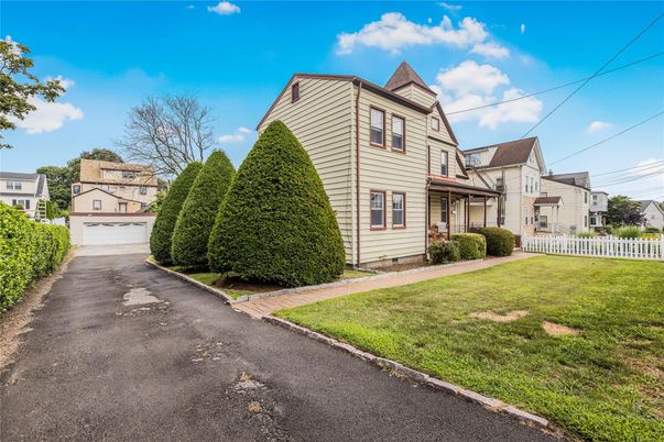 Detached Garage, Exterior, Facade, Queen Anne Victorian