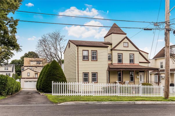 Detached Garage, Exterior, Facade, Queen Anne Victorian